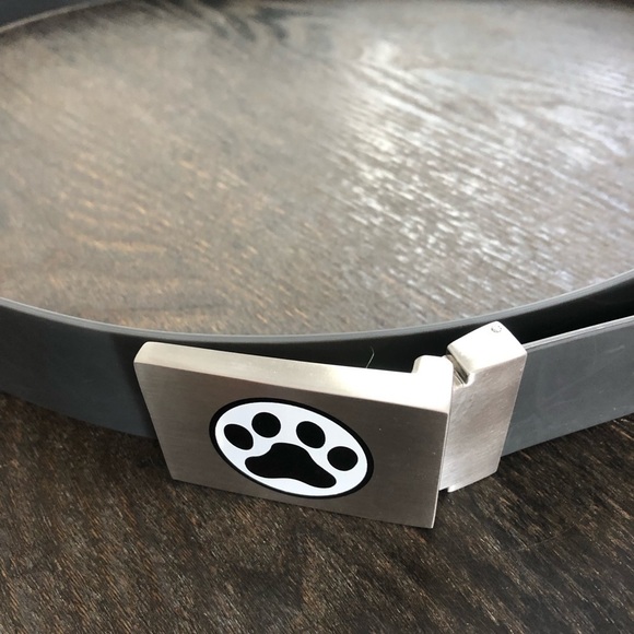 Clazic Grey belt with paw print buckle - Picture 4 of 10